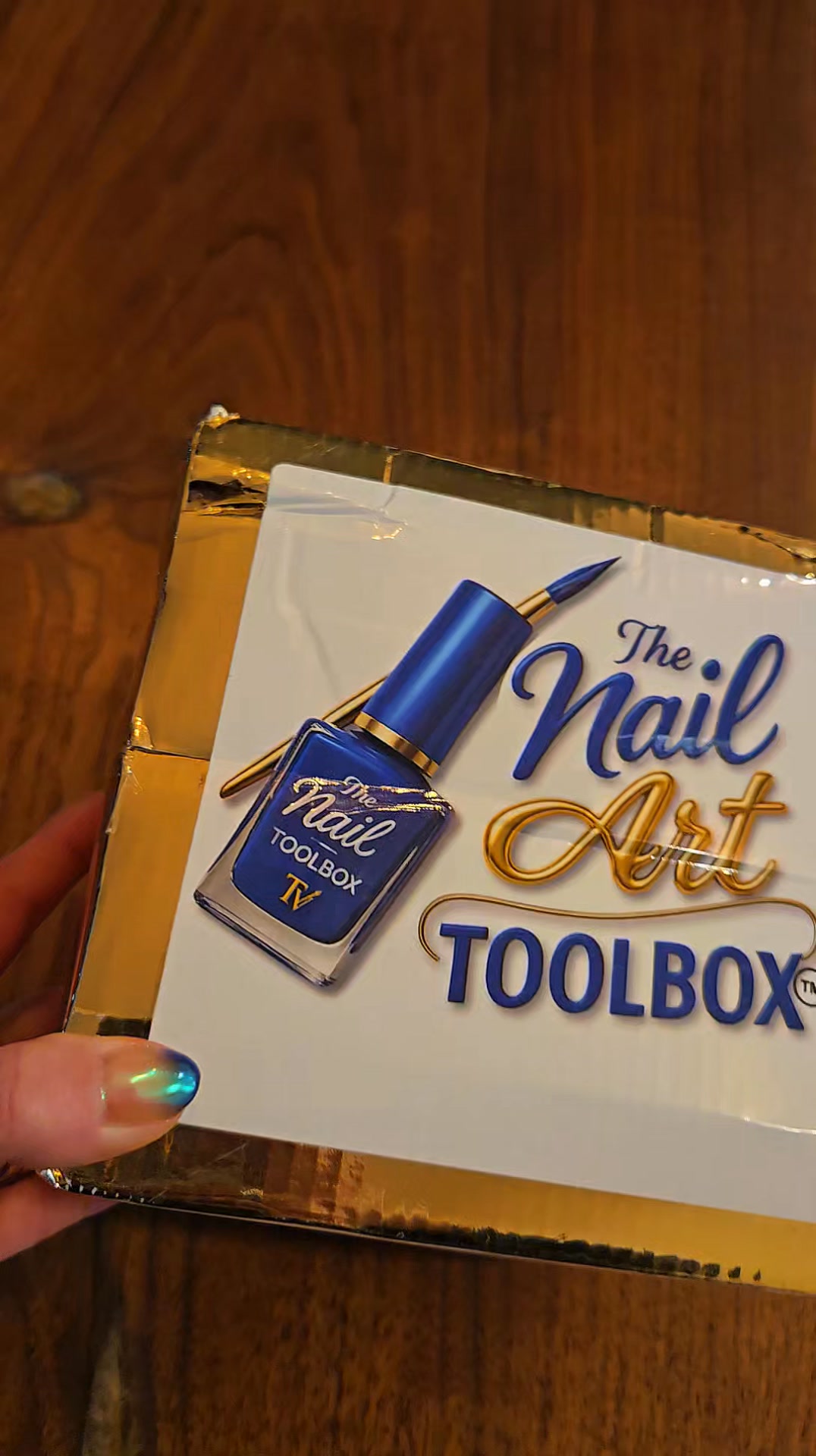 My monthly nail art box came in! This time, something for my pedicure clients. Two new regular polish colors and some soap rose petals!