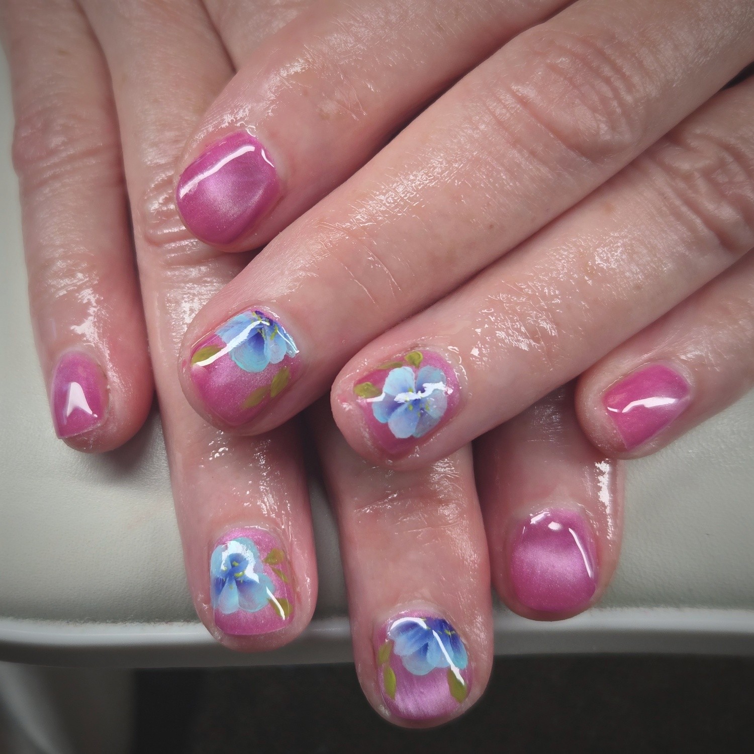 She says flowers and I get too excited! I love painting flowers!

 #wisconsinnails #naildesigns #mounthorebwi #nails #mounthorebnails #wisconsinnails #nailinspo #naillove #nailartist #polisheddesigns #hardgel #nailart #gelnails