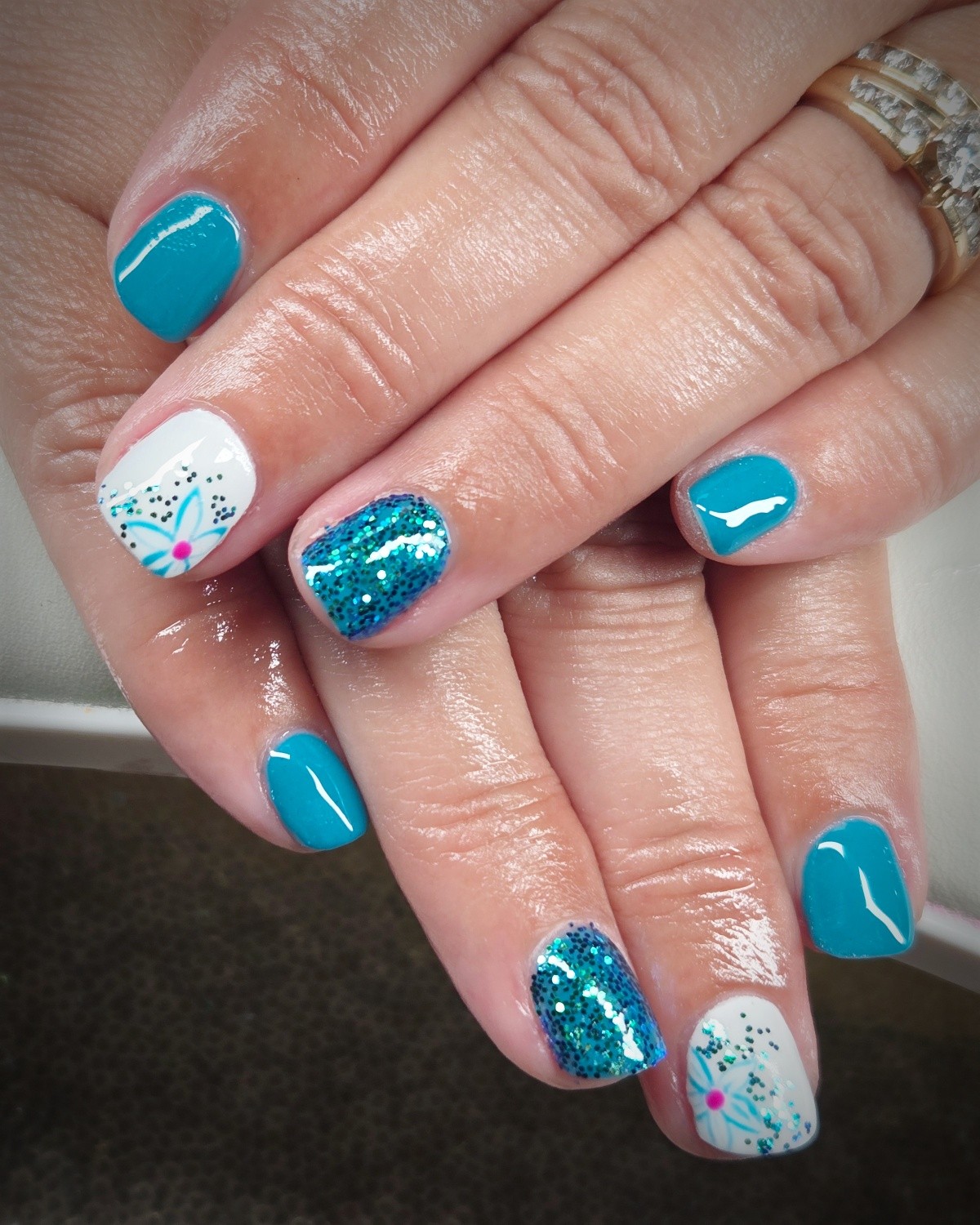 Licensed Nail Tech 
Certified Master Pedicurist 
Located in Mount Horeb, WI

 #wisconsinnails #naildesigns #mounthorebwi #nails #mounthorebnails #nailinspo #naillove #nailartist #polisheddesigns #hardgel #nailart #gelnails